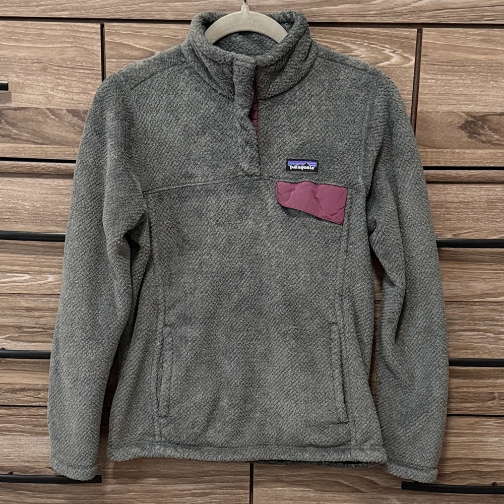 Patagonia Gray Fleece Jacket with Purple Accent